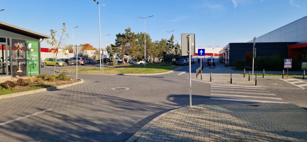 Parcare supermarket finalizata si service