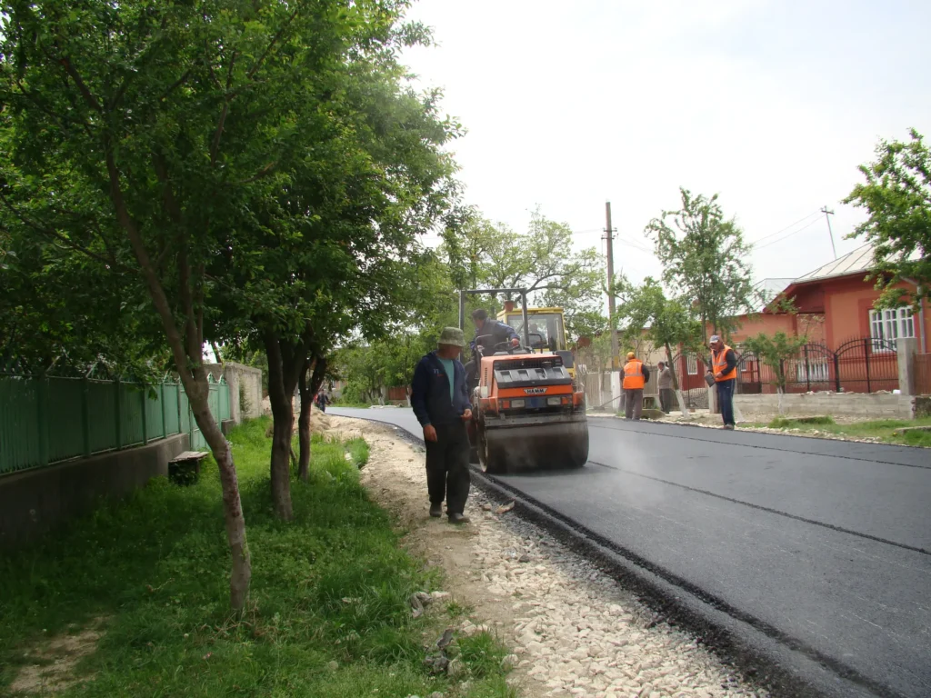 asfaltare drum cu cilindru compactor