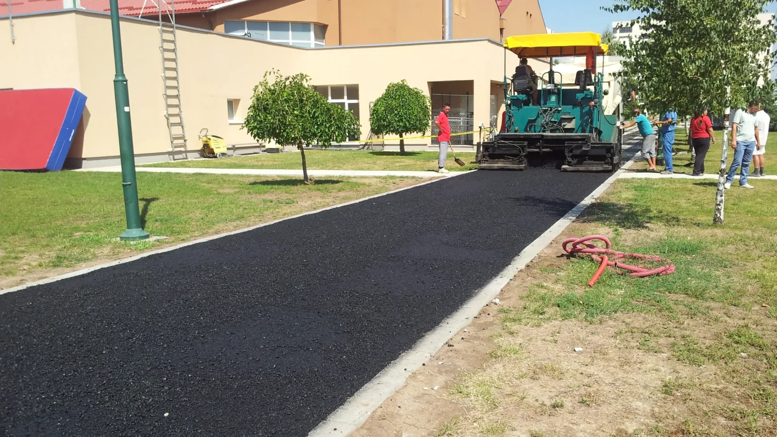 Finisor de asfalt la turnare